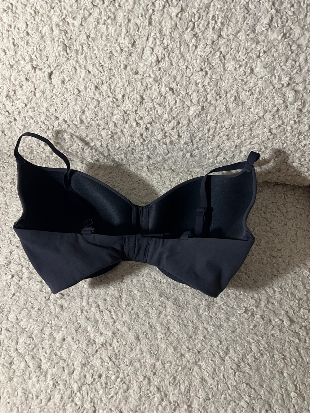SKIMS Fits Everybody T-Shirt Bra
In Black size 32DD - Picture 5 of 11